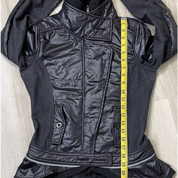 Lululemon pedal power Peplum jacket - Picture 6 of 7